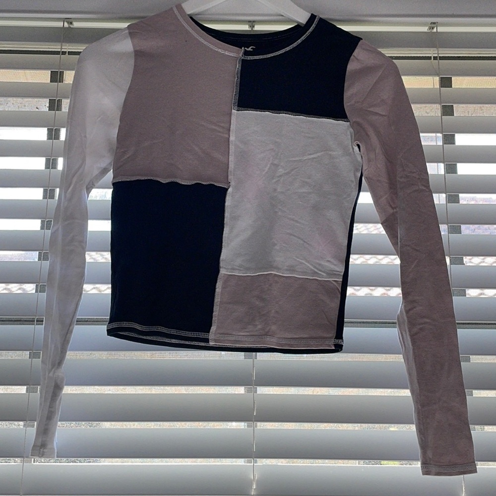 Hollister Long sleeve cropped tee